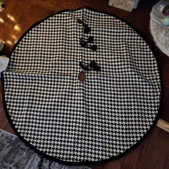 Tree Skirt - Picture 2 of 8